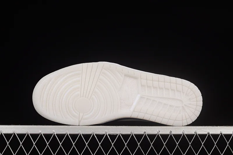 All categories Air Jordan Jordan series basketball shoes Air Jordan 1 Low G version pure original Air Jordan 1 AJ1 Joe 1 black and white laser low-top retro cultural basketball shoes DH6931-001